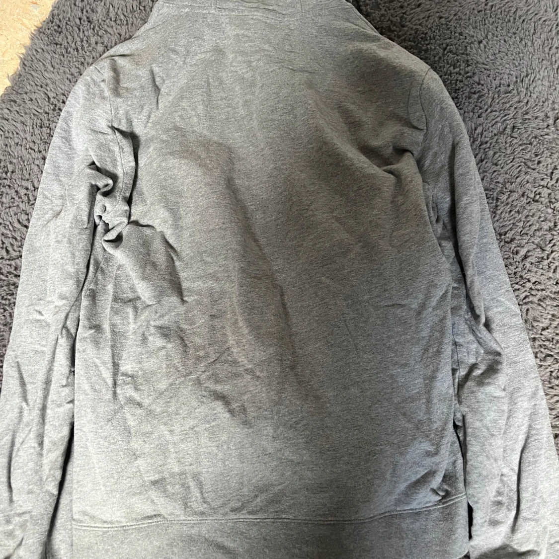 Grå hoodie från Emporio Armani - 1