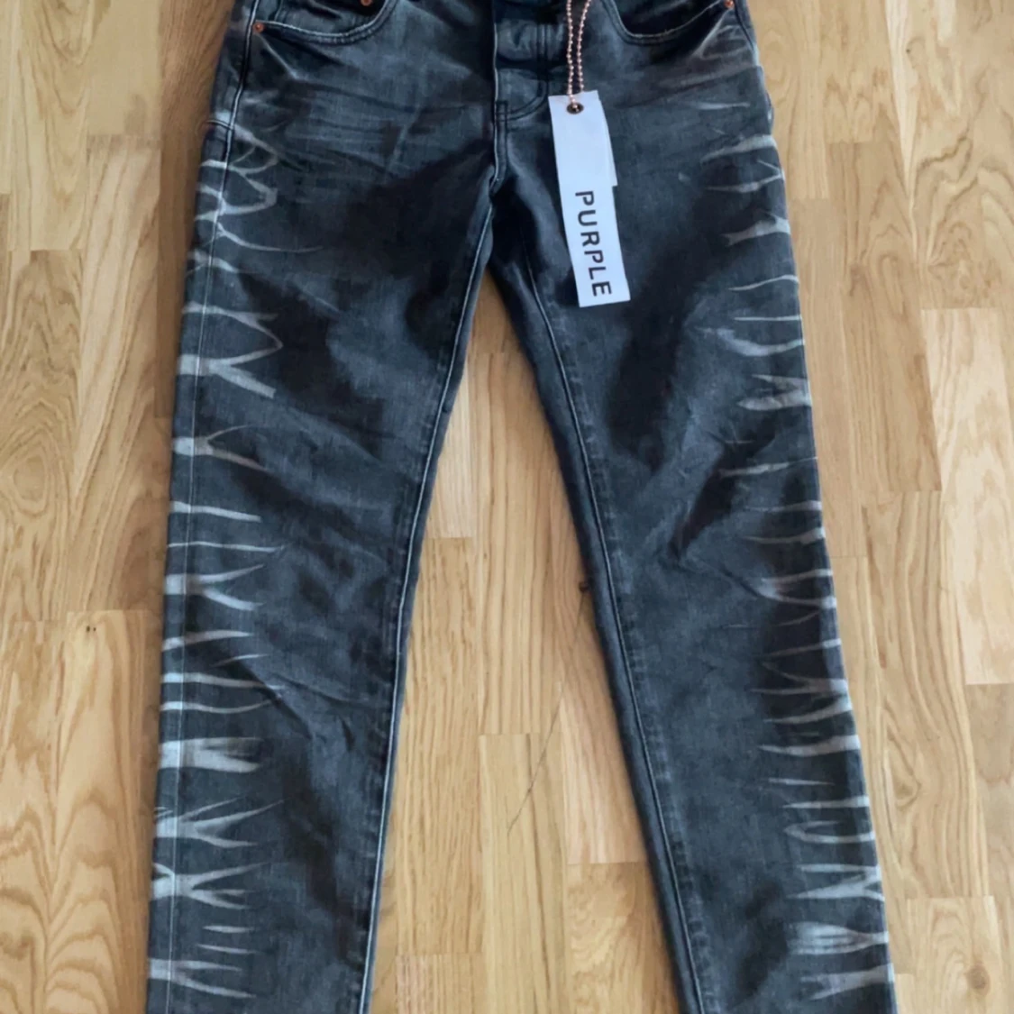 Grå jeans med mönster från Purple