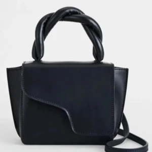 SÖKER!! 🥰❤️ - Söker en atp väska !! Antingen svart eller grön (eller någon annan) skriv priv ! 