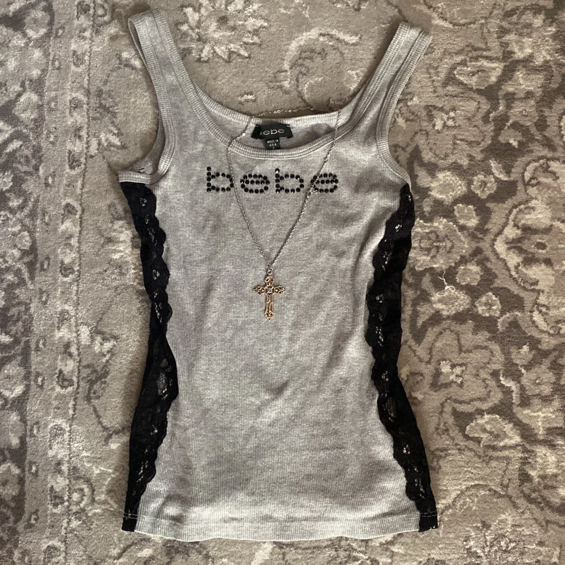 Grå ribbad linnetopp från Bebe