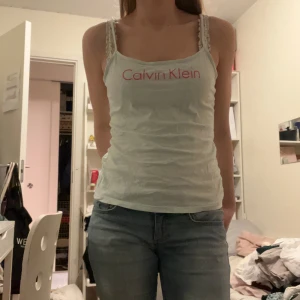 Turkost linne från Calvin Klein - Supersnygg linne i bra skick! Strl M men passar mig som har S