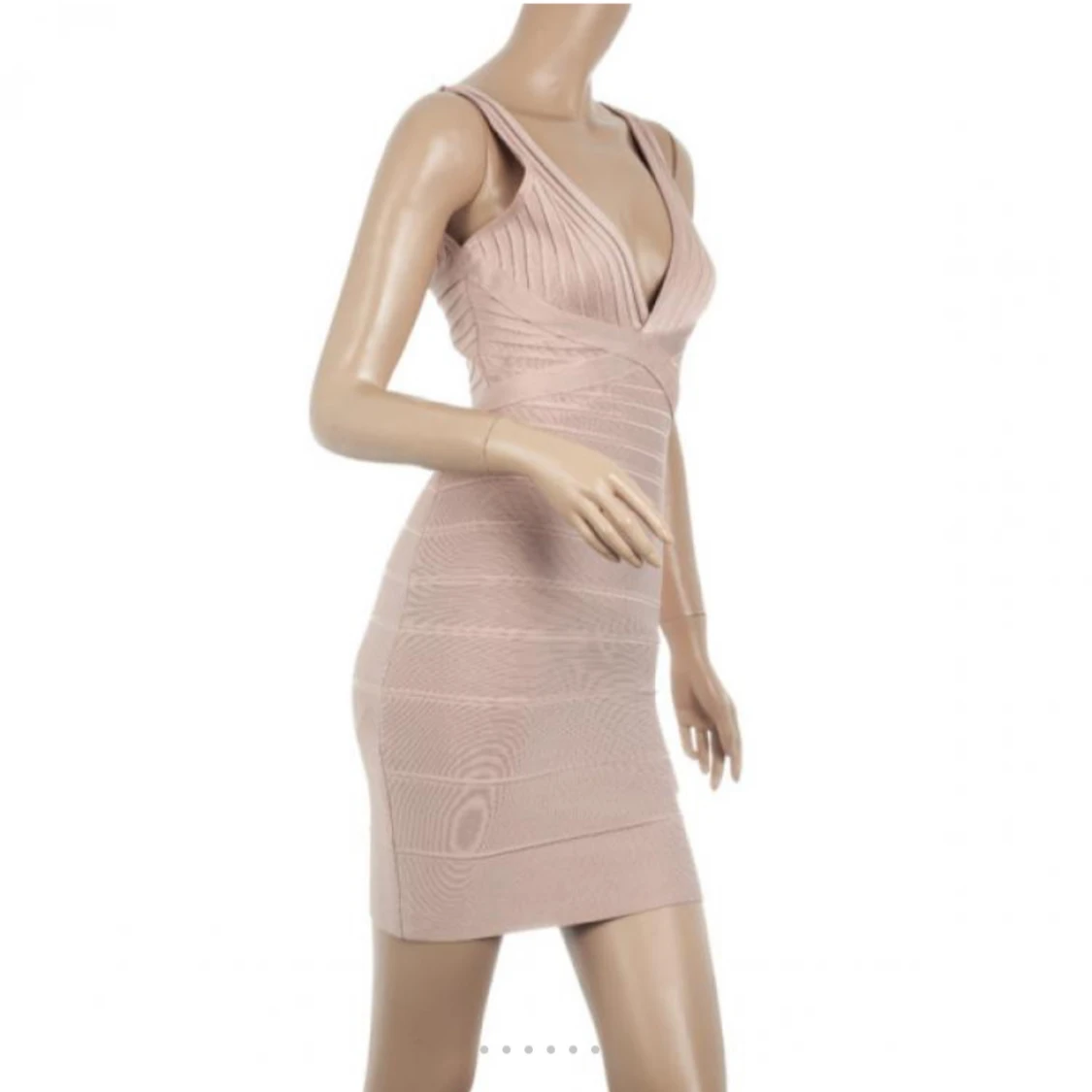 Beige tight kort klänning med v-ringning - 1