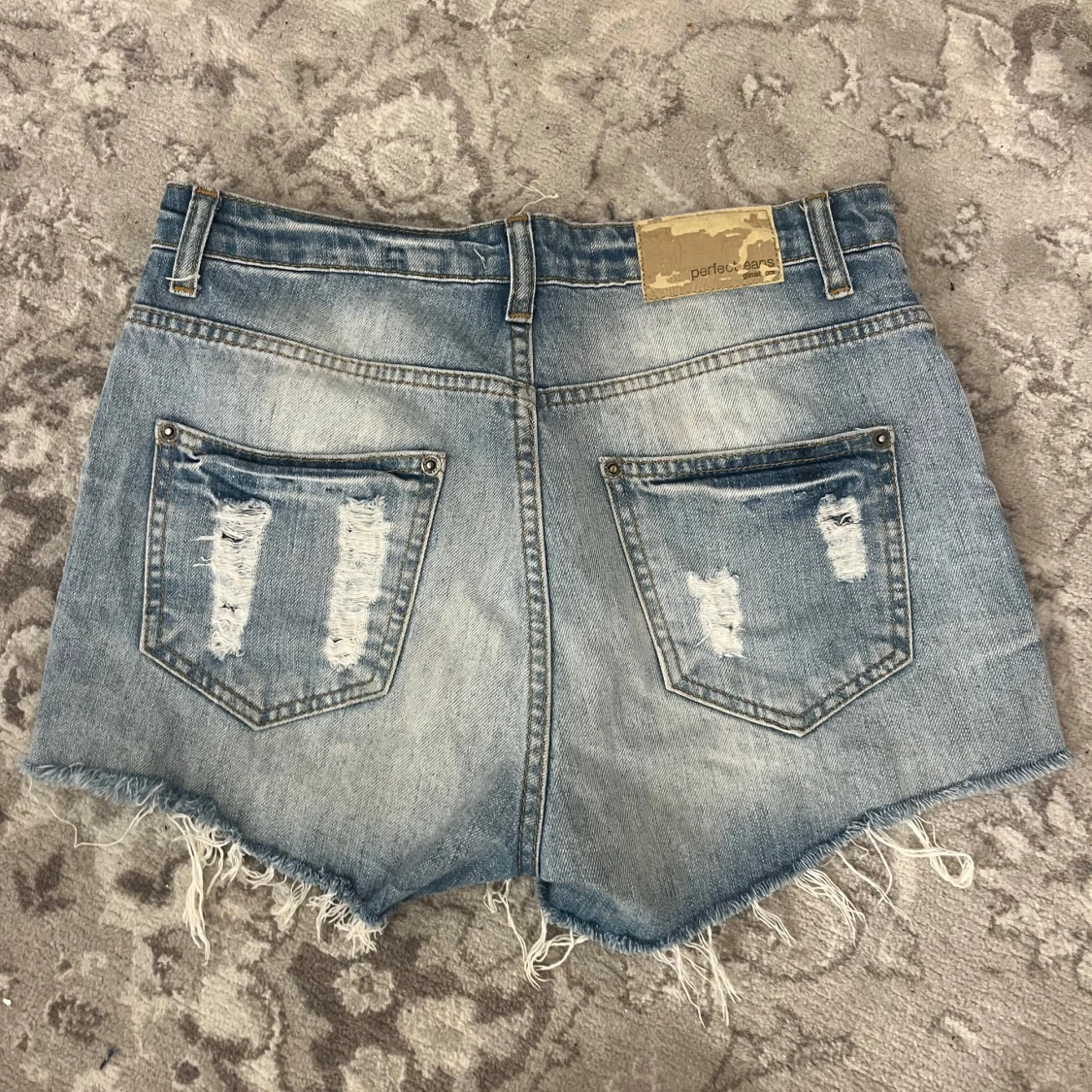 Jeansshorts med nitar från g perfect jeans - 1