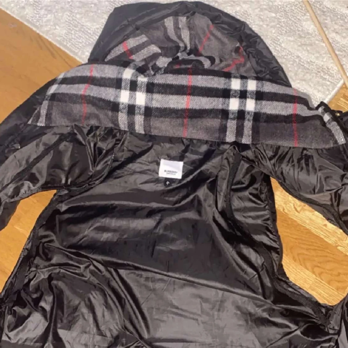 Svart dunjacka från Burberry - 2