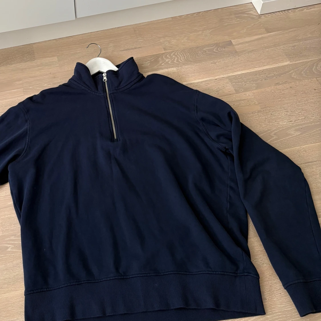 Marinblå half zip från Hampton Republic - 3