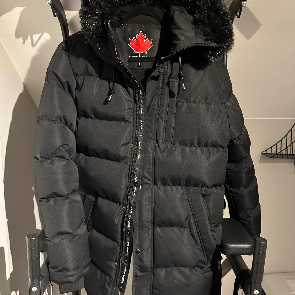 Svart pufferjacka Zavetti Canada