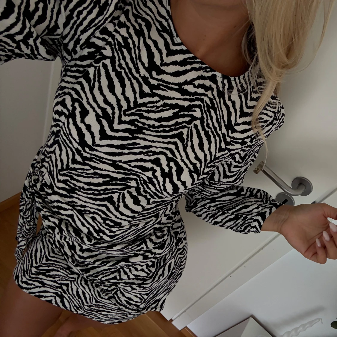 Zebramönstrad kort klänning - 3