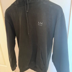 Hov1 hoodie - Säljer nu min hov1 hoodie ”Gudarna på Västerbron🥰