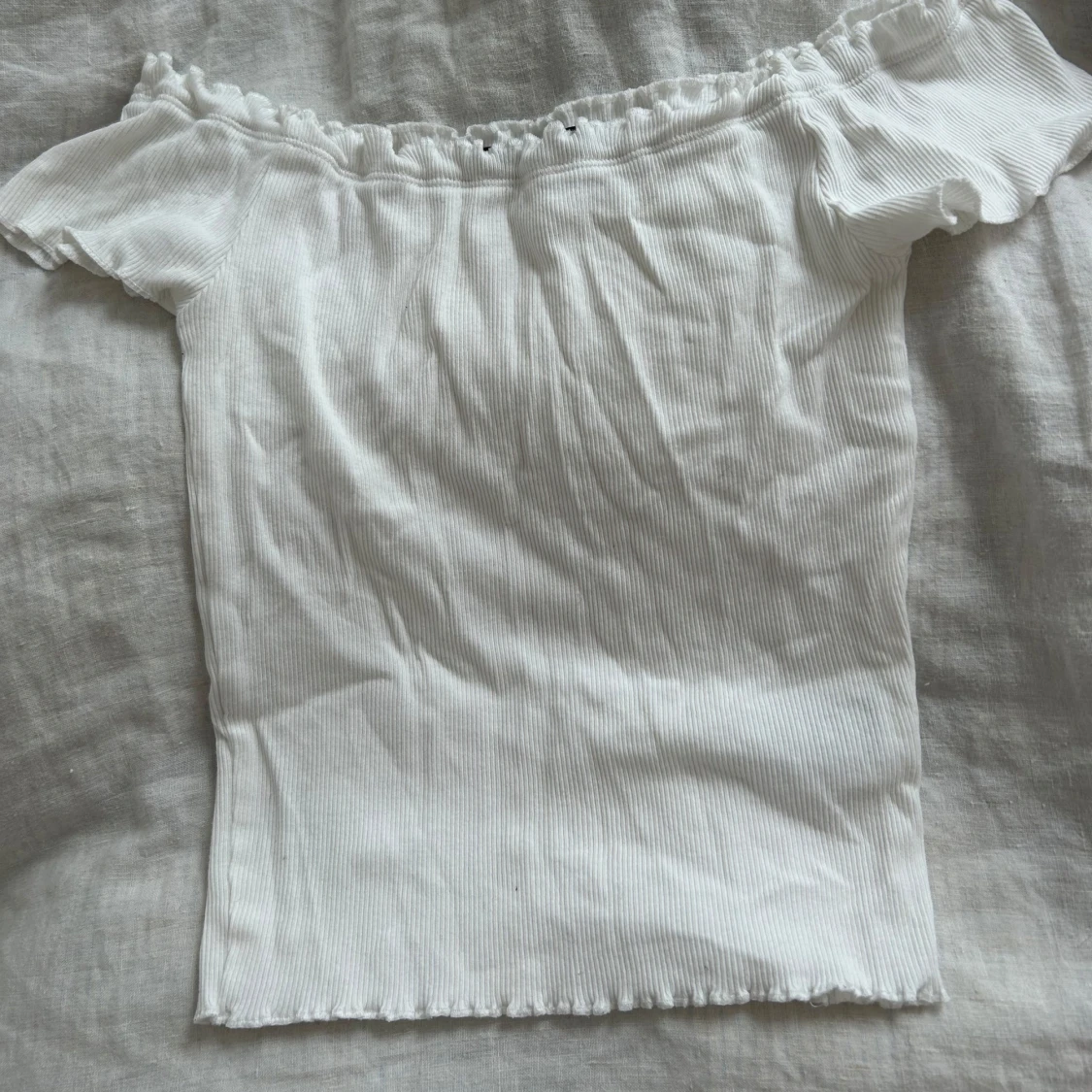 Vit ribbad offshoulder topp