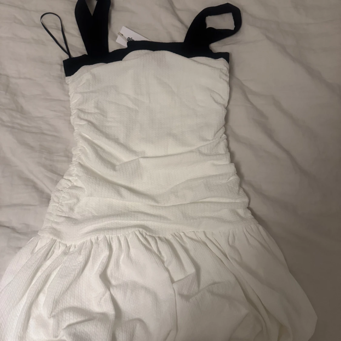 Vit och svart klänning - 1