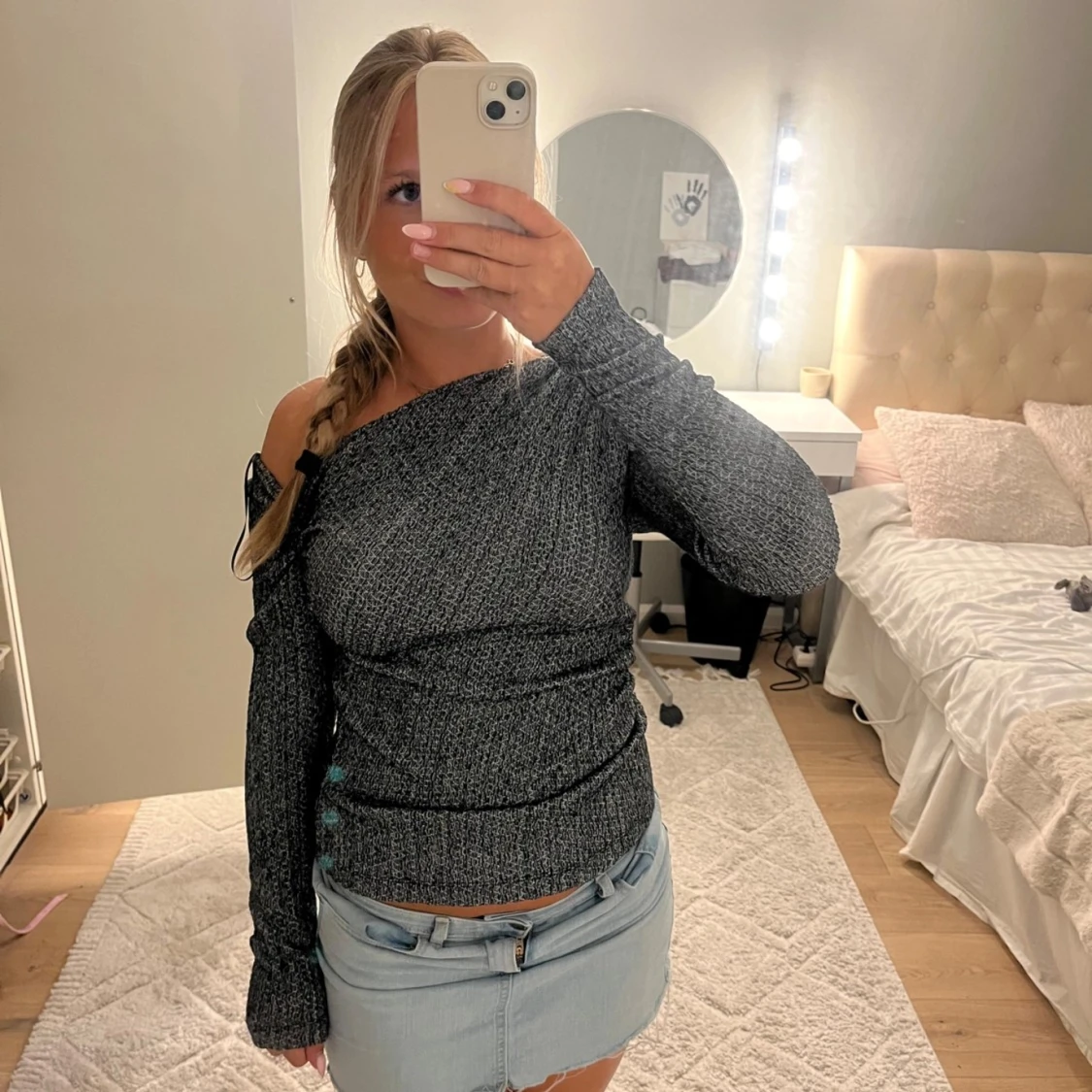 Mörkgrå offshoulder stickad tröja