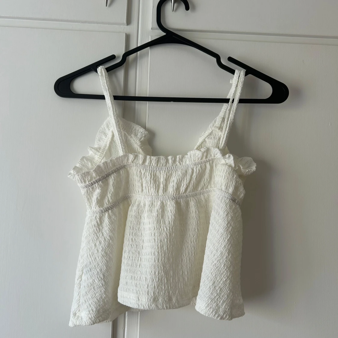 Vit linnetopp med volang från SHEIN - 1