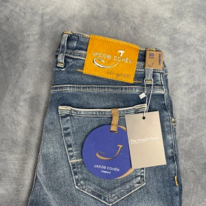 Jacob Cohën ”LIMITED EDITION” J622 - Skick: 10/10, aldrig använda. | Tillbehör: Jeans & tags. | Nypris: +- 7000 SEK. | Ni hittar mer på thegrandcloset.com