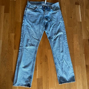 Weekday jeans  - Säljer dessa fina weekday jeans | de är i bra skick och knappt använda | skriv vid frågor och funderingar! | skickar inom 24h 📦