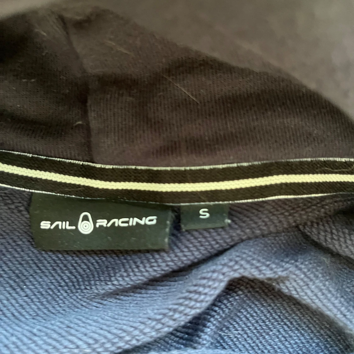 Mörkblå hoodie från Sail Racing - 3