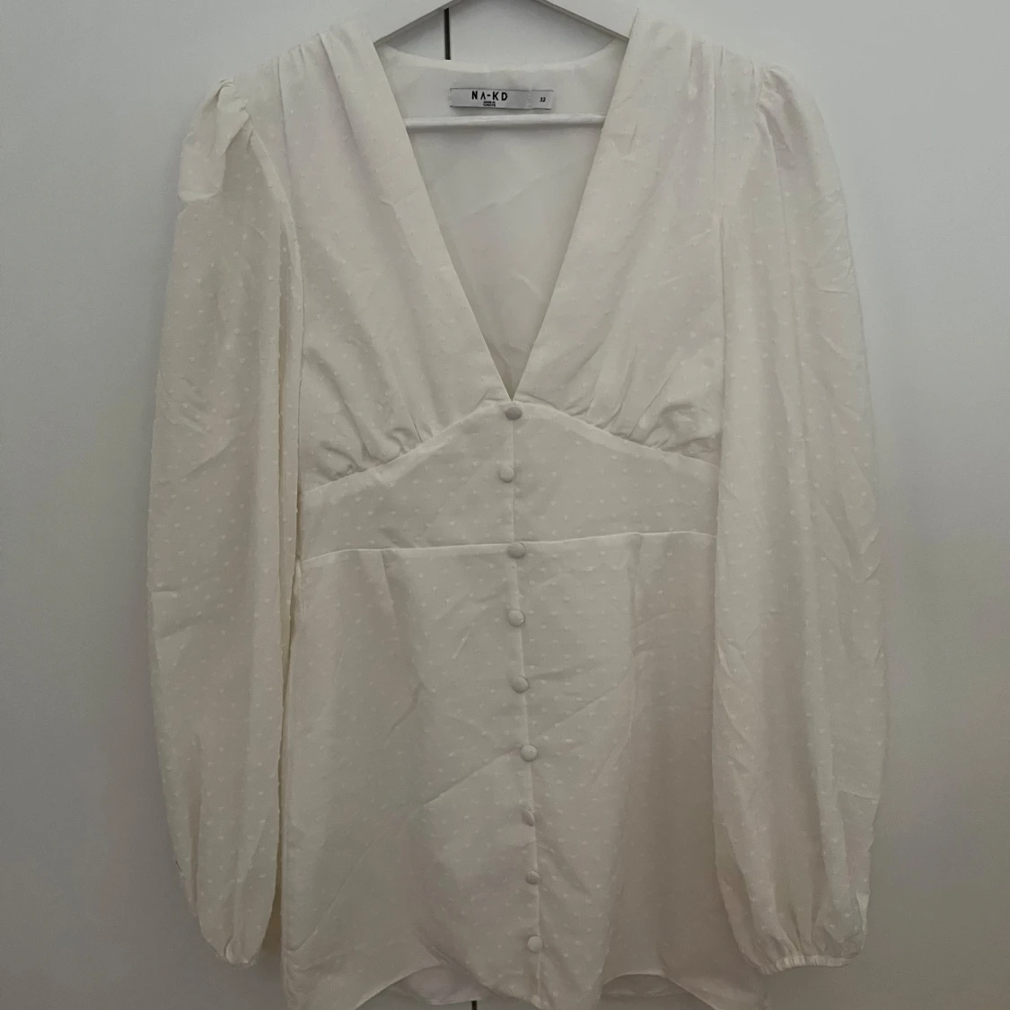 Vit kortklänning från NA-KD - 1