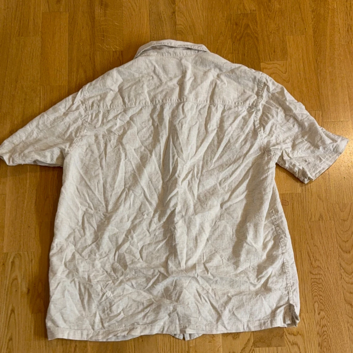 Vit linneskjorta med kort ärm - 1