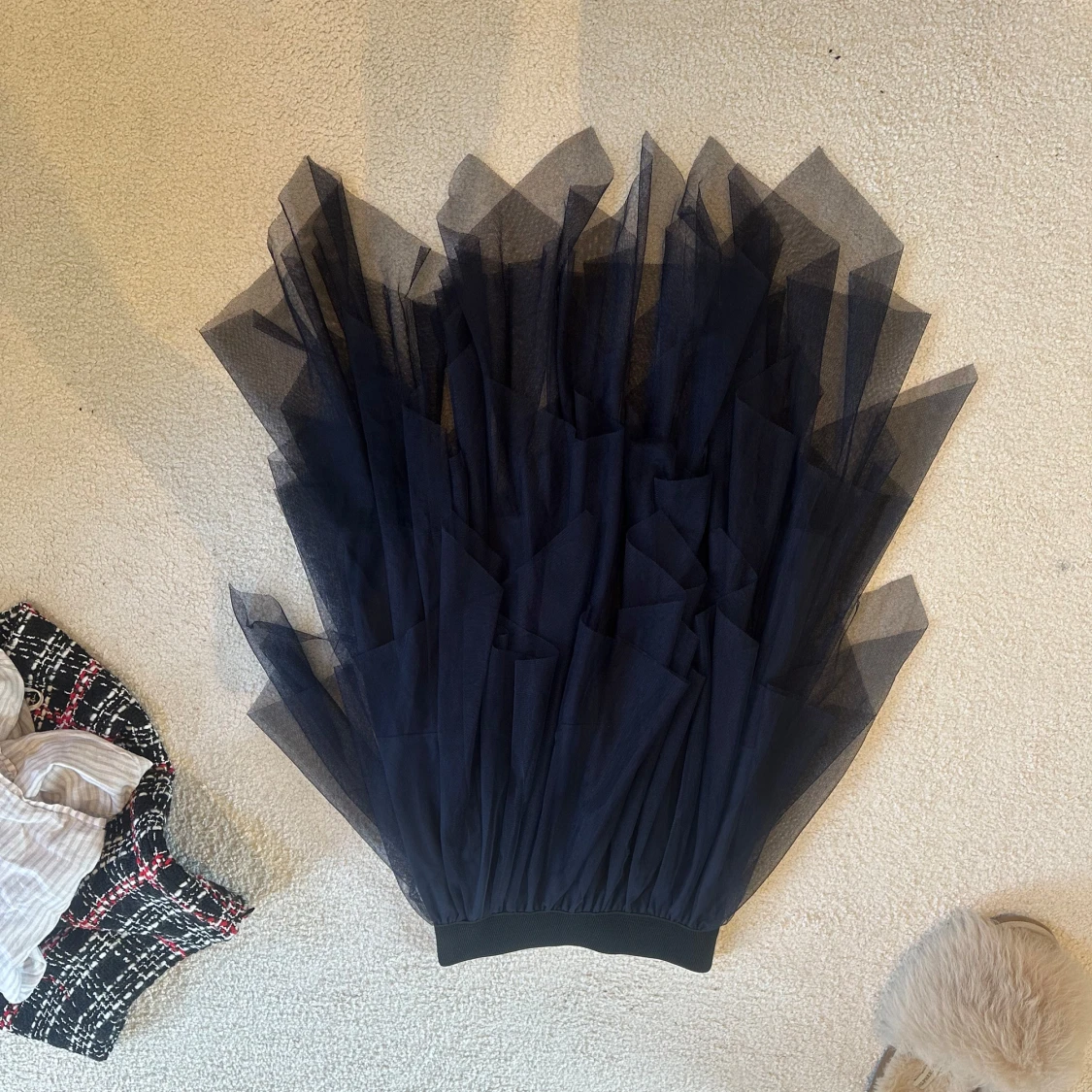 Svart tyllkjol med lager på lager - 4