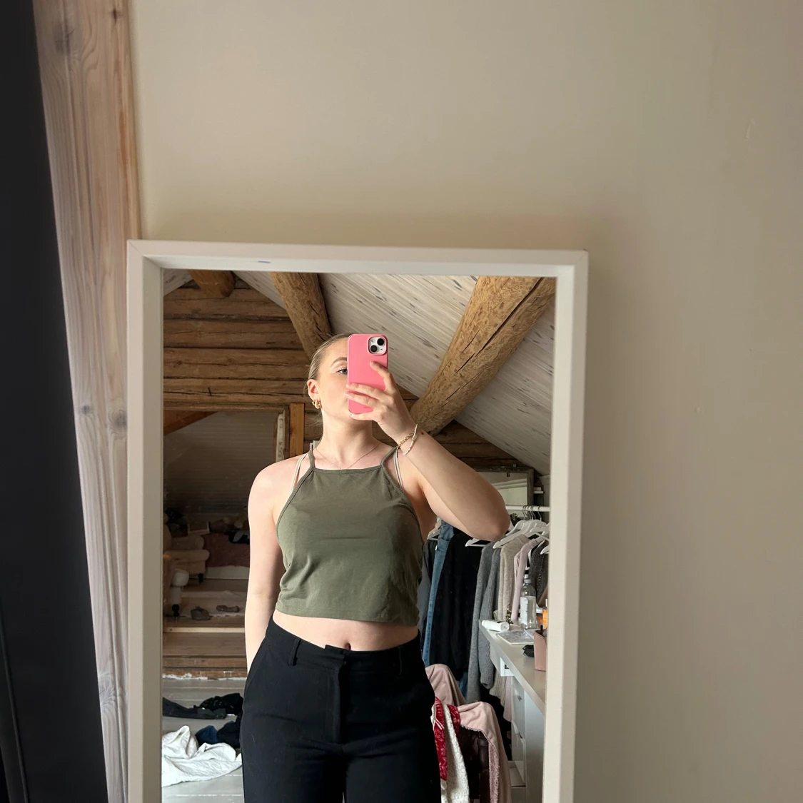 Olivgrön croppad linnetopp