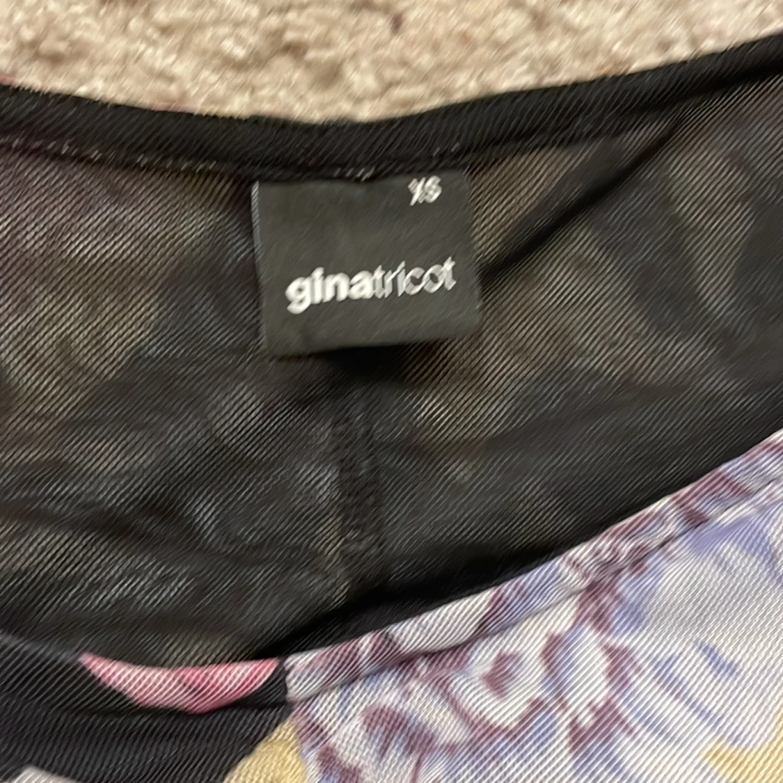 Blommig topp från Gina Tricot - 1