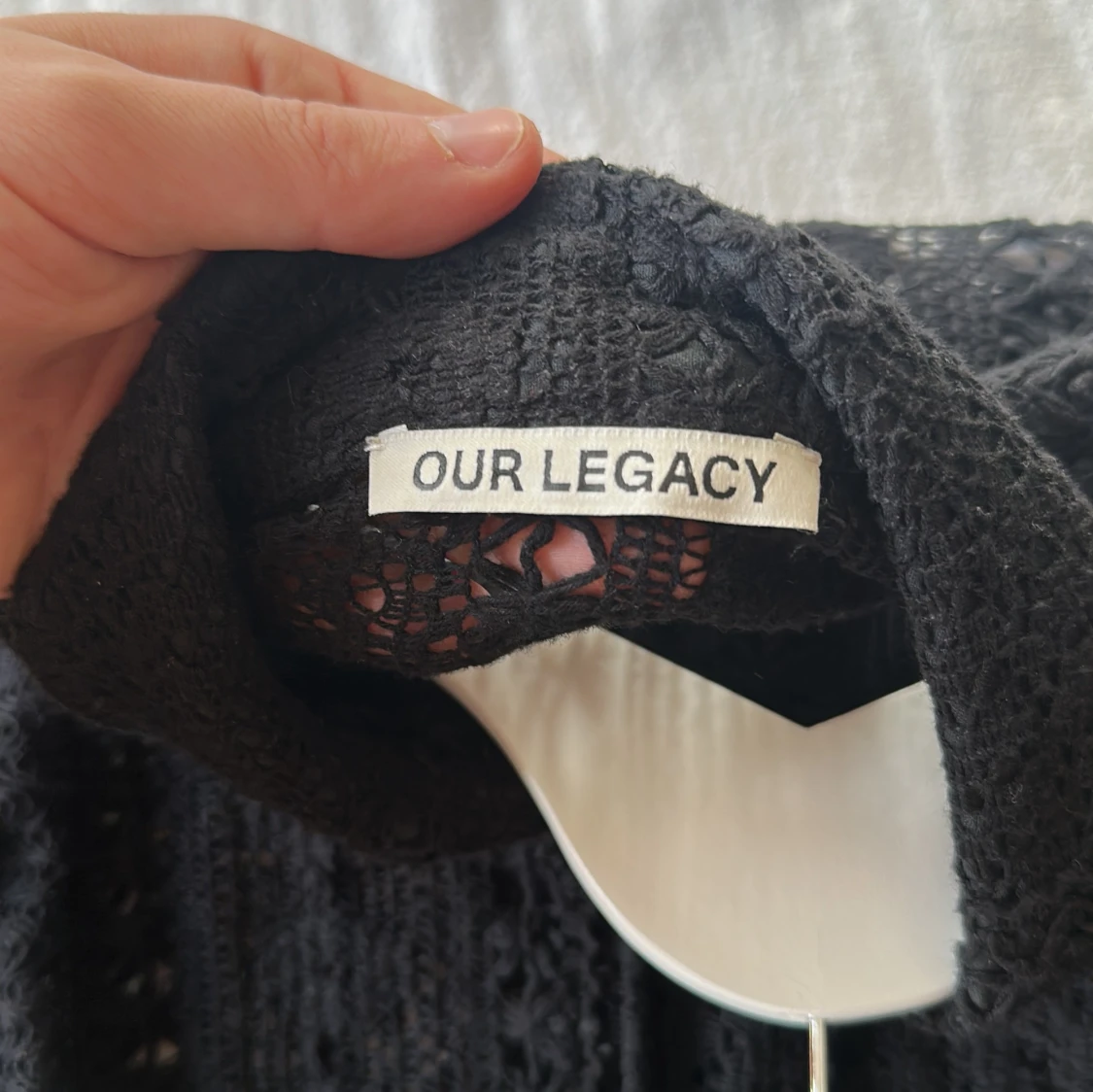 Svart spetsmönstrad skjorta från Our Legacy - 3