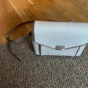 Handväska  - Fin somrig handväska. 