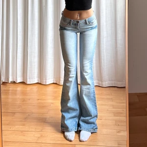 Lågmidjade/mid bootcut jeans - Vintage från EDC💓midja 35 innerben 83 jae 165