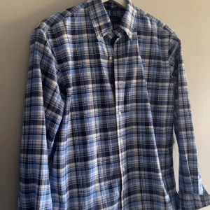Ralph Lauren skjorta - Säljer nu min Helt nya Ralph lauren skjorta då den inte riktigt passade.    Storlek s, men  passar m också😊