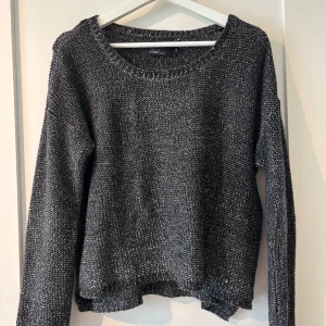 Stickad tröja från Zoul Edition - Mysig svart och vit stickad tröja från Zoul Edition.!