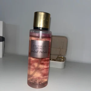 Victoria's Secret Velvet Petals mist - 200