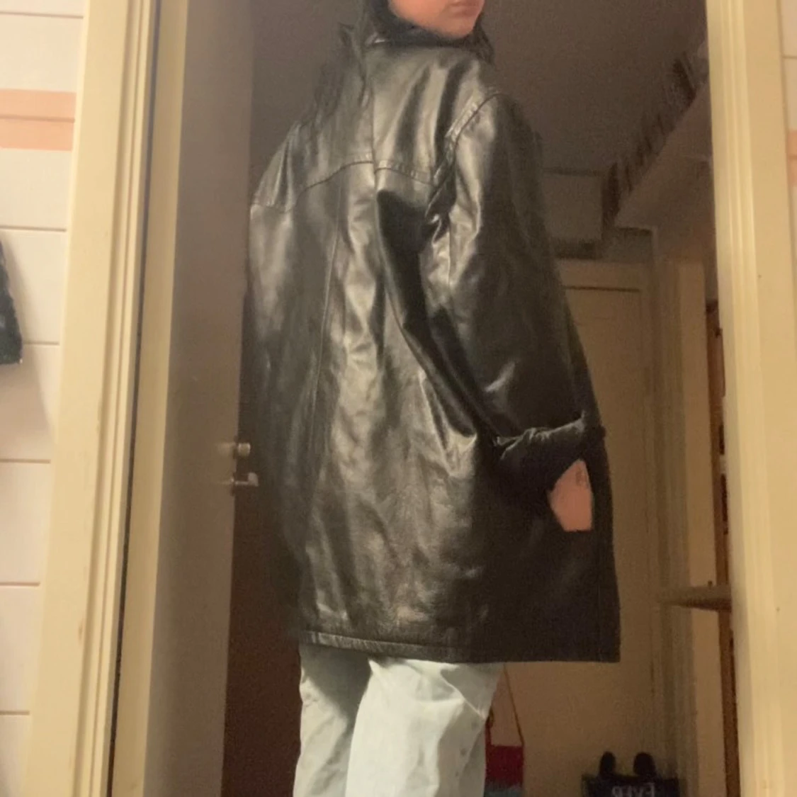 Svart skinnjacka från Hollies - 2