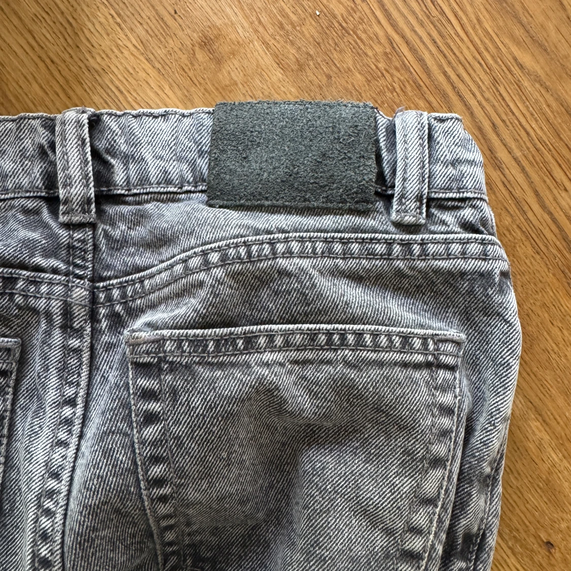 Grå loose fit jeans från Grunt - 4