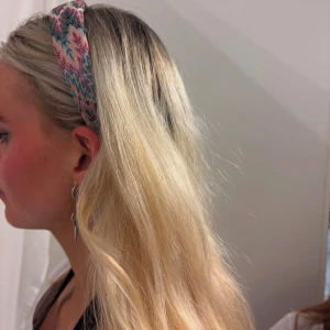 Missoni liknande diadem - vårt andra Missoni diadem som är perfekt till sommaren och att piffa upp outfits med! Rabatterat just nu för 79kr + frakt!❤️❤️