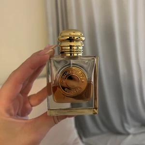 Burberry Goddess Eau de Parfum 50ml - Burberry Goddess Eau de Parfum. Ca 20 ml kvar 