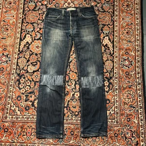 Levis Selvedge - Säljer sjukt snygga Levis jeans med snygga detaljer på knäna och sjukt fet wash! De är modellen 511. Jag skulle säga att de sitter mindre i storlek 