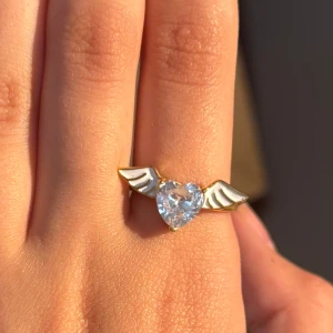 Ioaku ring - Sååå snygg ring från ioaku som aldrig kommit till användning😍😍 Finns inte att köpa på hemsidan längre!