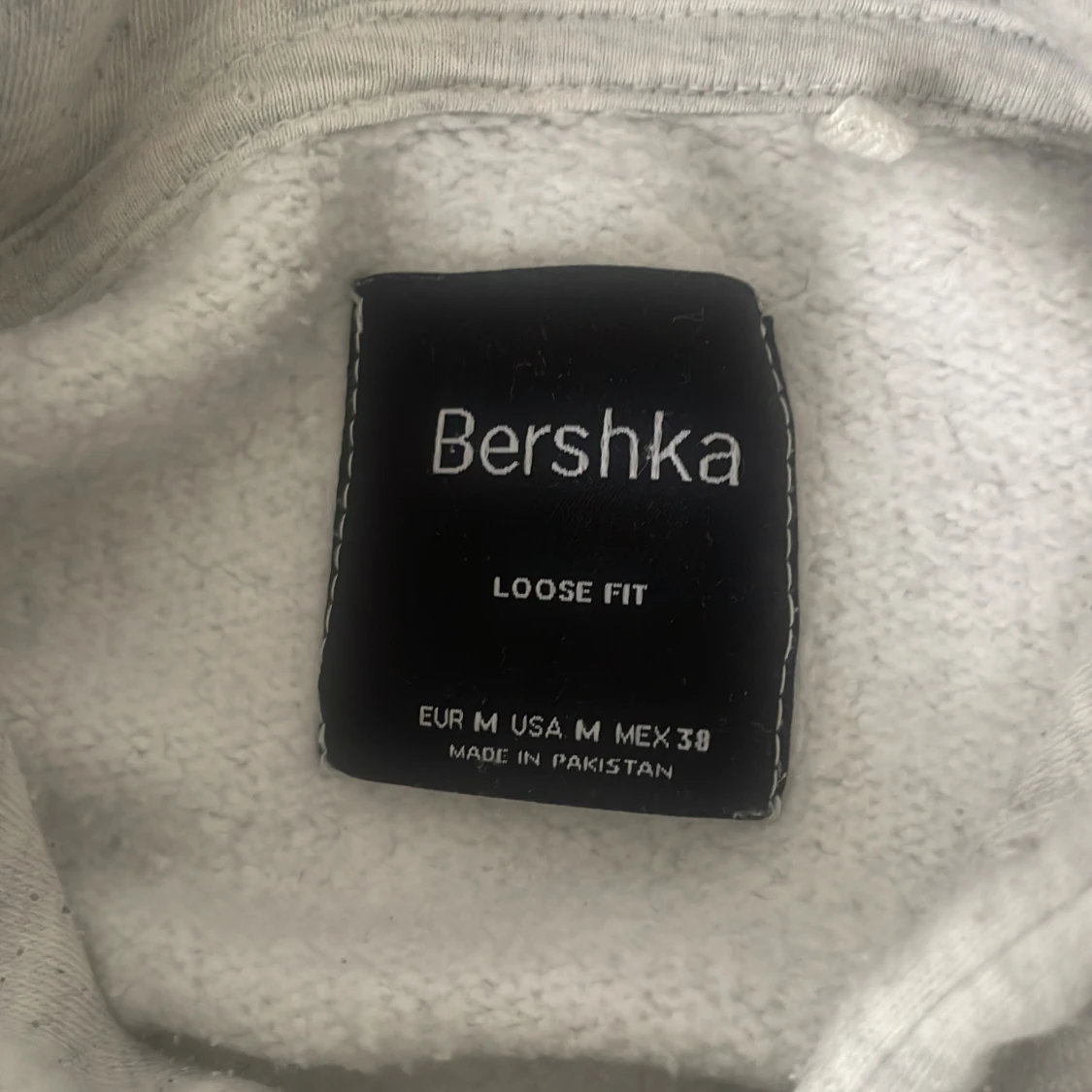 Ljusgrå hoodie från Bershka, loose fit - 1