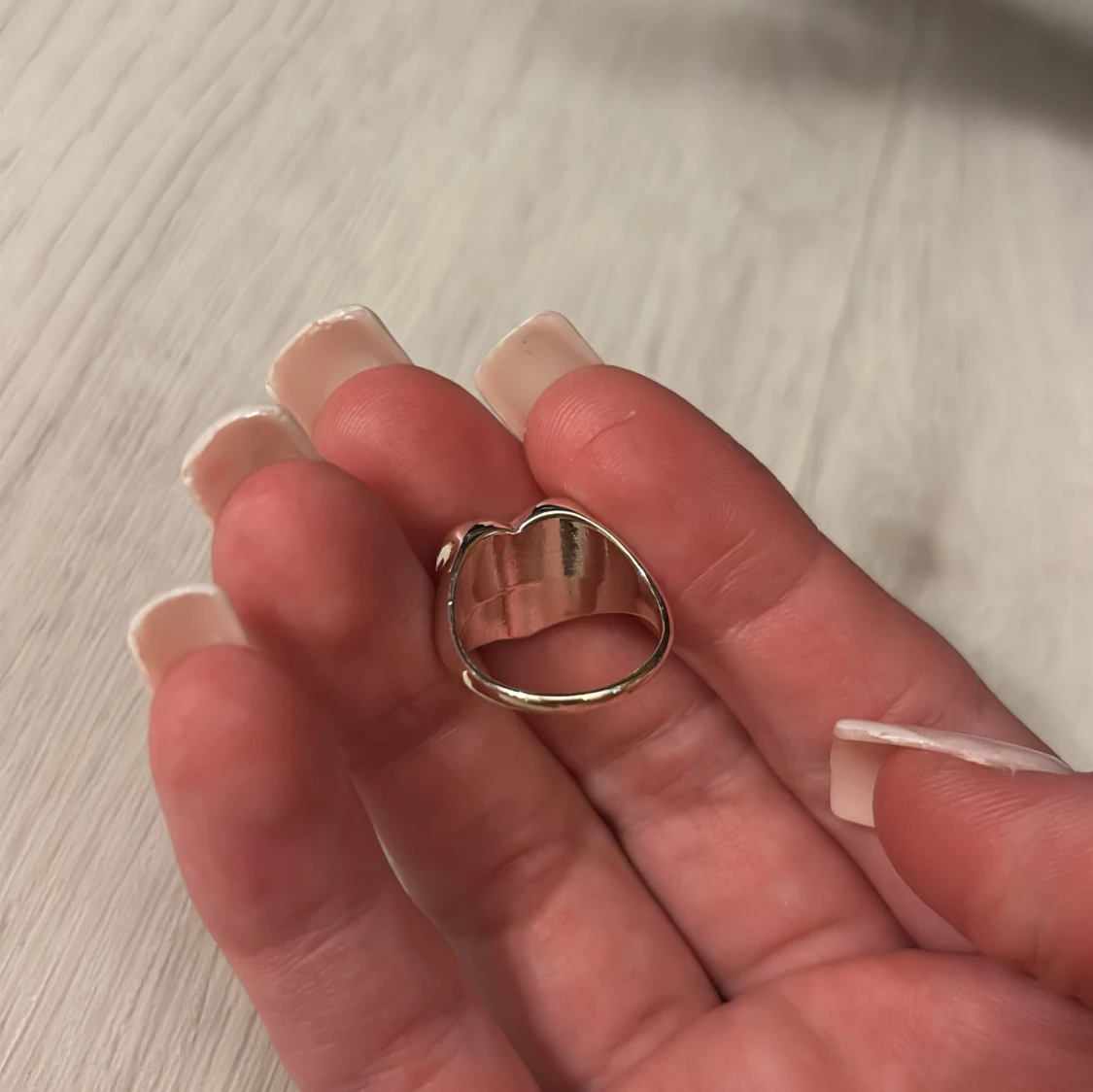 Söt hjärtformad ring i silver, rosa och lila - 3