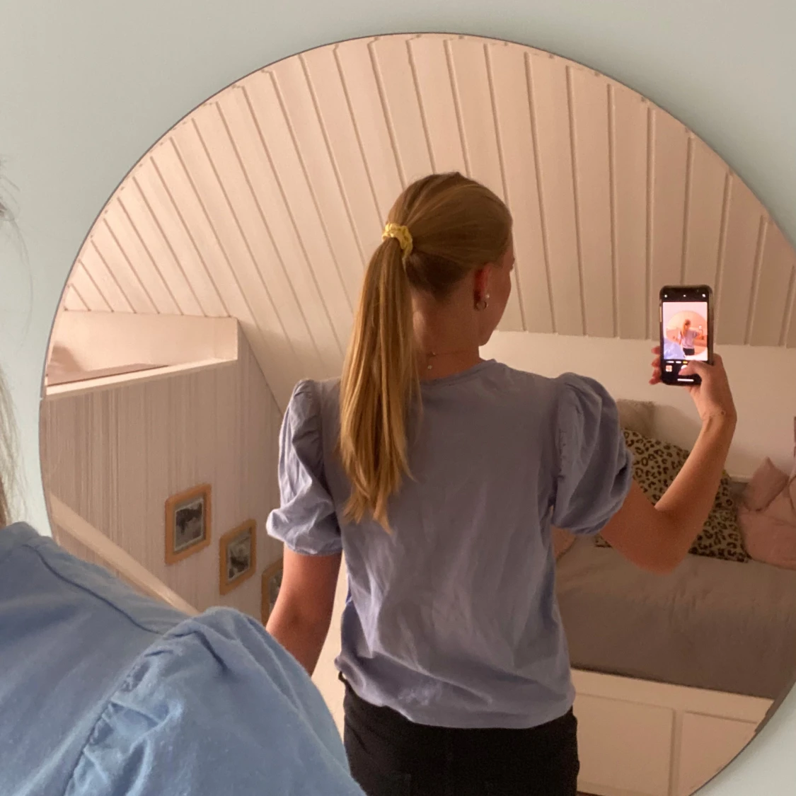 T-shirt med puffärmar - 1