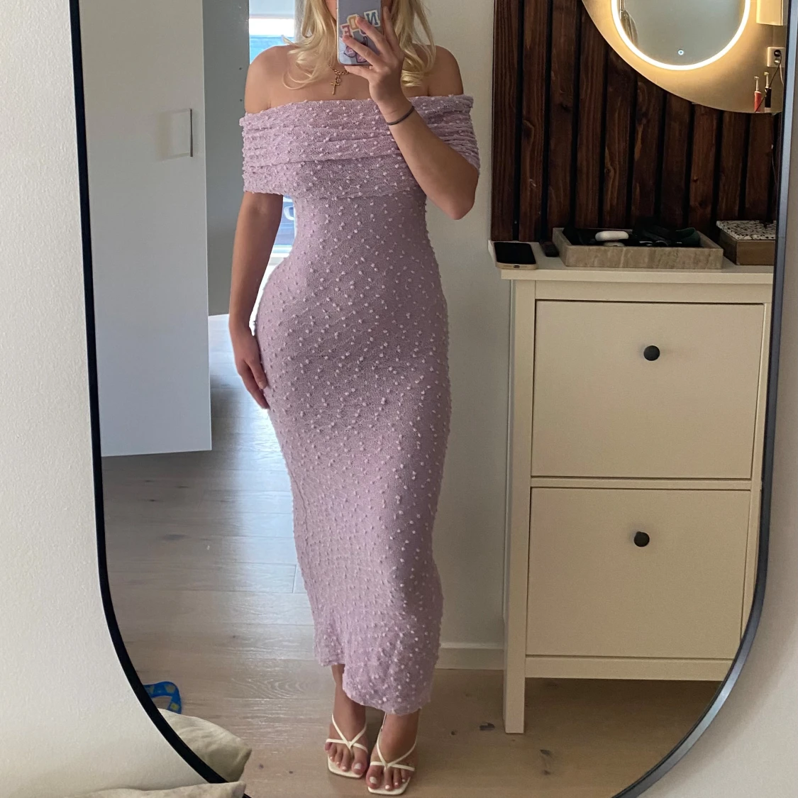 Ljuslila offshoulder långklänning - 3