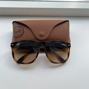 Ray-ban boyfriend  - Hej säljer nu ett par ray ban boyfriend solglasögon i riktig bra skick. Vid frågor är det bara att skriva!