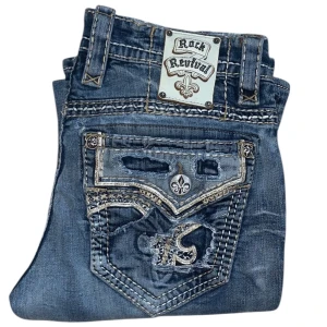 Rock Revival jeans - Rock Revival jeans Bootcut fit. Lagning (bild 3) W32 [Ytterbenslängd 108cm] [Innerbenslängd 84cm] [Midja 43cm] [Benöppning 23cm]