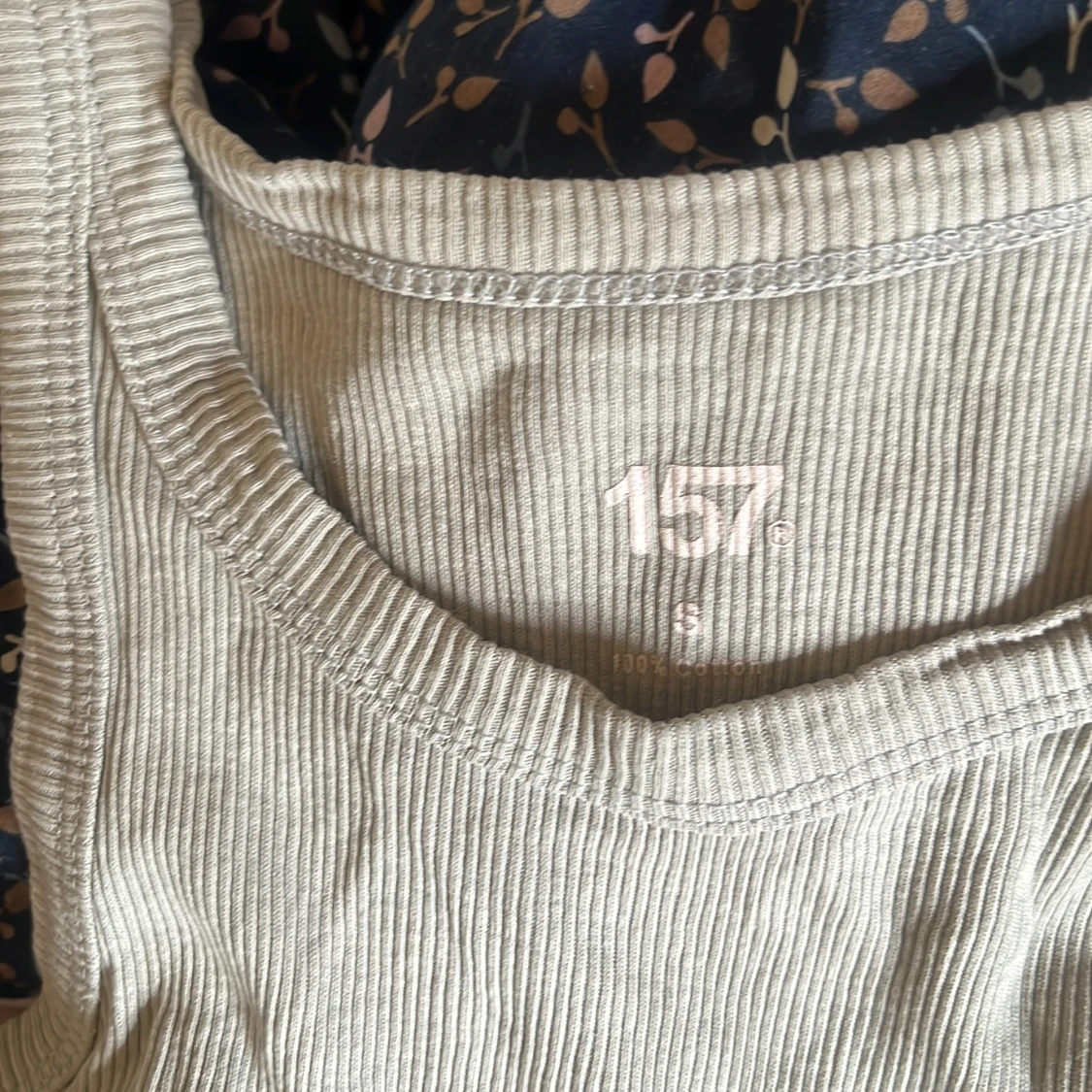 Ljusgrön ribbad linnetopp 157 - 1