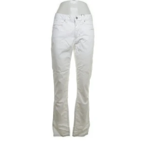 Vita jeans  - Superfina vita jeans som tyvärr inte passade. Köpt ifrån Sellpy med lappen kvar därifrån