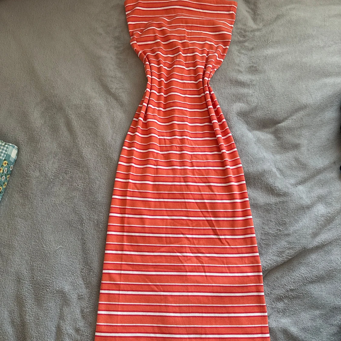 Ribbad lång tubklänning