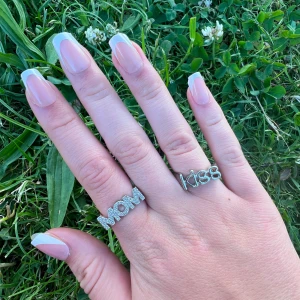 MOM & KISS ring i silver  - 89 kr styck 💗🍒💓❤️