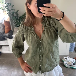 Zara blus  - Super söt blus från Zara! Passar xs-m 
