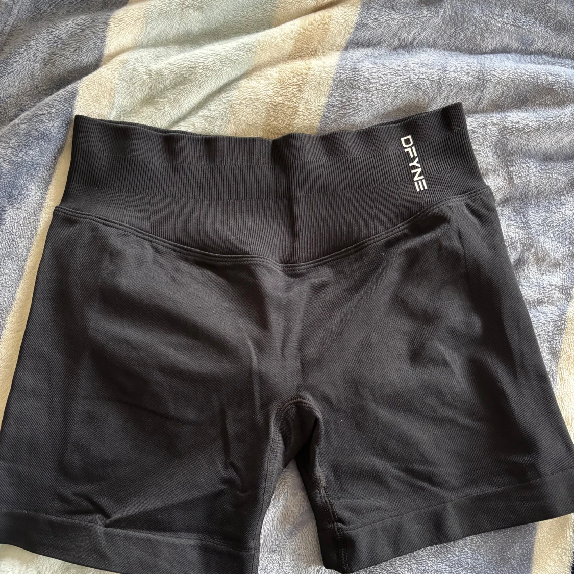 Svarta träningstights shorts från DFINE impact 4.5