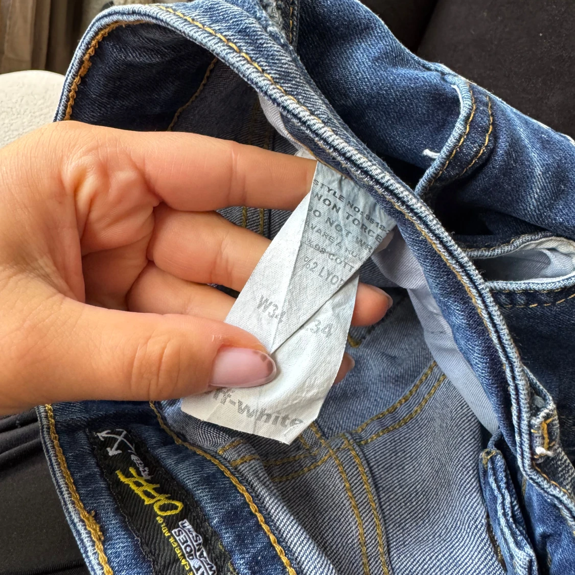 Blå distressed jeans från Off-White - 4