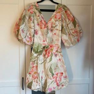 Sommarklänning  - Sååå fin klänning från hm , slutsåld i storlek m🩷 lapp kvar 